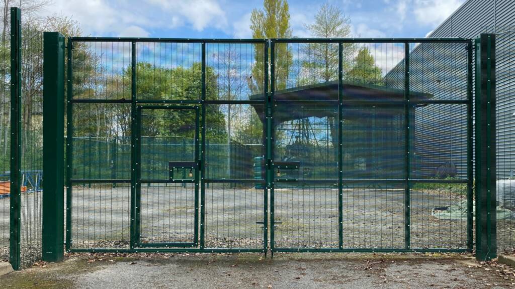 358 MESH DL GATES WITH WICKET LEAF